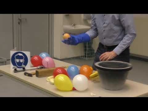 Tag 24: Experimente mit flüssigem Stickstoff bei -196° | Universität Bremen