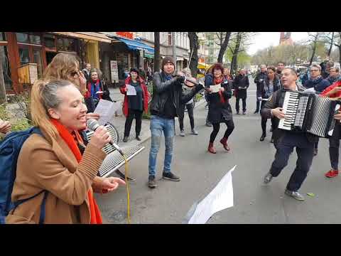"danser encore" - Flashmob am 24.04.21 in Berlin Schöneberg