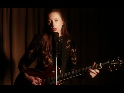 LERA LYNN Performs "MY LEAST FAVORITE LIFE" Live at RESISTOR