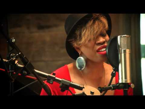 Carmen Rodgers & Zo! - Charge (NYCROPHONE's Acoustic Gold Sessions)