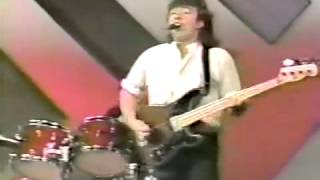 The Outfield - Bangin&#39; On My Heart (Mexico Tv Special)