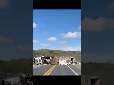 Acidente na BR-251 mobiliza equipes e deixa vítimas em MG