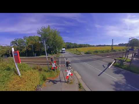 Bahnübergang Bahnhof Reckenfeld | Bitte Bahnübergang verlassen, Schranke schließt