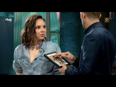 Chenoa sorprende a David Broncano con su anécdota sobre el rey emérito y la familia real. "Le dio así en la espalda y le dijo: ¿Qué pasa, príncipe?"