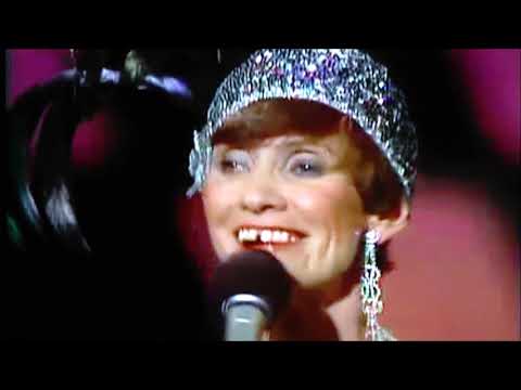 Roni Stoneman - Dirty Old Egg-Sucking Dog (Live)