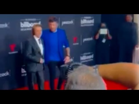 Raphael y Pablo Lopez antes de la entrega Premios Billboard Latin - 2022