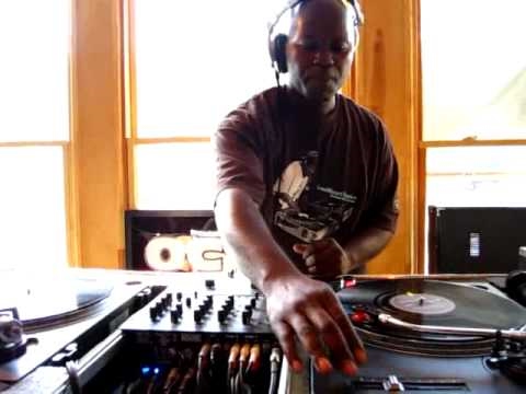 Grand Wizard Theodore on the 1's and 2's @ Fat Beats, NYC (The Final Day)