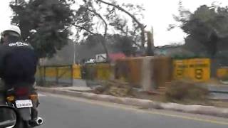 preview picture of video 'Outer Ring Road in New Delhi INDIA 　(10DEC.2007)'
