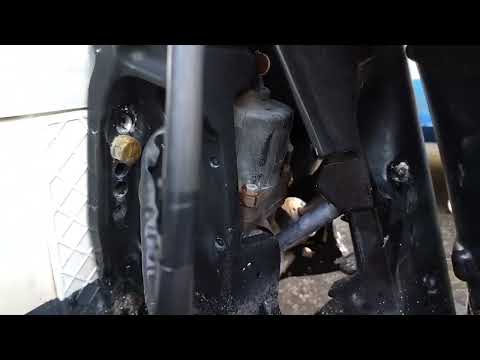 Suzuki DF 140, letnik 2003 strange trim noise