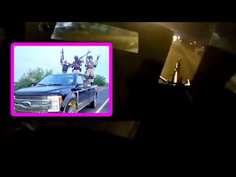 INSANE rolling machine gun battle between Mexican cops and cartel sicarios