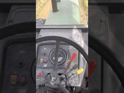 John Deere 3040 la tocat de iarba