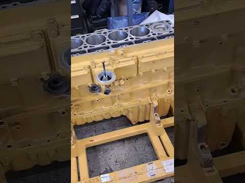CAT C7 ready for cylinder head installation!