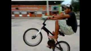 preview picture of video 'BMX STREET Oz MeCkZ vol.3 ( edit 2012 )bike manobras cross iradas em Pindaré-Mirim.MP4'