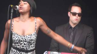 Fitz and the Tantrums - &quot;Breakin&#39; The Chains of Love&quot; (Live at Lollapalooza 2011)