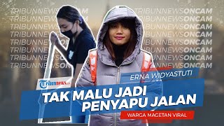 Sosok Erna Widyastuti, Warga Magetan yang Viral karena Tak Malu Membantu Ibunya Menyapu Jalan