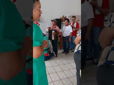 CIA DE REIS GLÓRIA D'OESTE BEIJA BANDEIRA APÓS TERÇO SAIDA DA BANDEIRA GIRO 2025/2026 DIA 19/10/2025