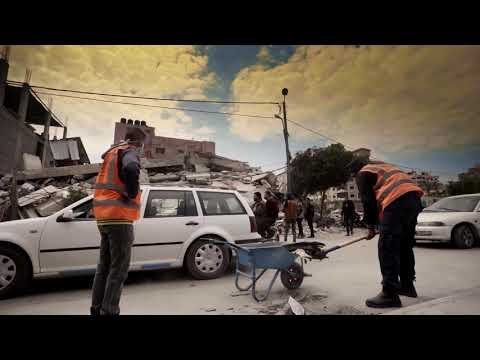 بلدية غزة تعالج آثار العدوان الإسرائيلي على غزة وفتح الشوارع المغلقة بركام المنازل المدمرة