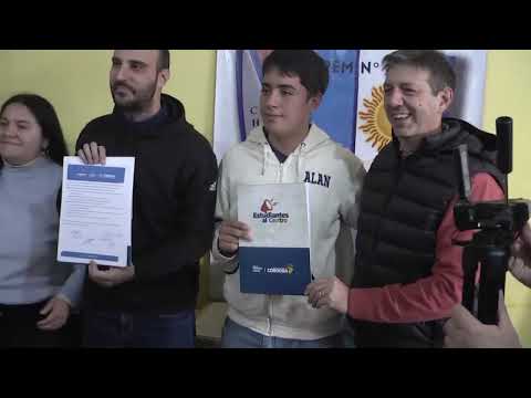 05 Chilibroste: La Agencia Cba. Jóven entregó elementos deportivos al Ctro. de Estud. del IPEM 443