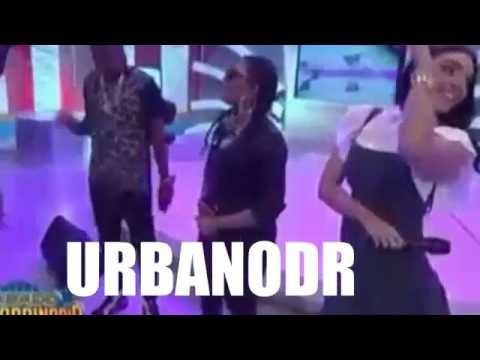 Quimico Ultramega & Milka La Mas Dura ( Se Besan Detras De Camara En Vivo )