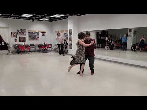 Eddy Hernandez & Ruth Hernandez Aravena, class “mirror steps”