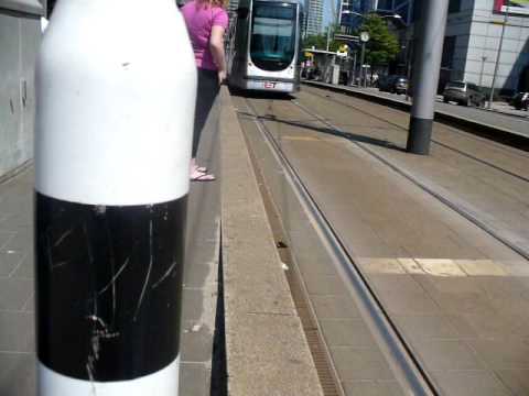 ret lijn 25 komt binnen bij station leuvehaven