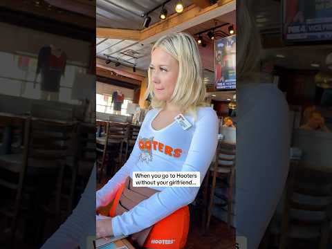 She’s not allowed to give me eye contact 👀 #hooters #girls #boyfriend