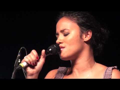 Mayra Andrade - Mon carrousel - Live à Bruxelles (6/8)