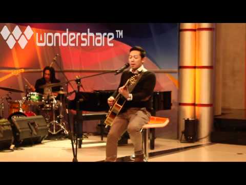 ARI PRAMUNDITO "dicintai tuk disakiti" live @idenesia