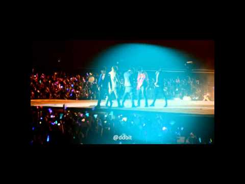 120922 SM Town Jakarta Shinee walked down the stage after sherlock