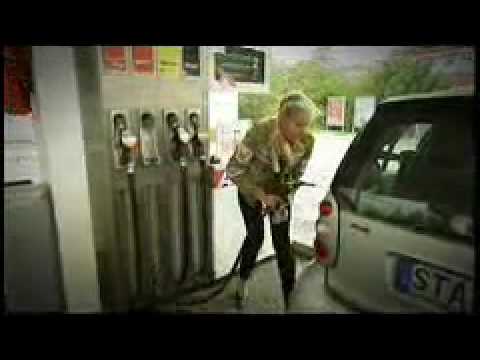 Smart tanken - Frauen an der Tankstelle.mp4
