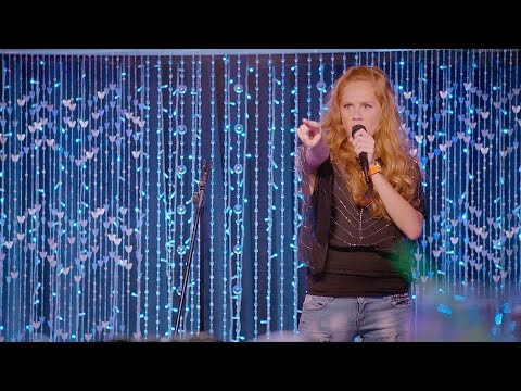 Trini canta a Elena "Que la detengan" - Vive Cantando