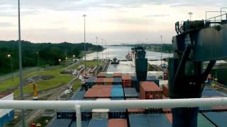 preview picture of video 'Panamakanal - Schleusendurchfahrt Gatun - Zeitraffer'