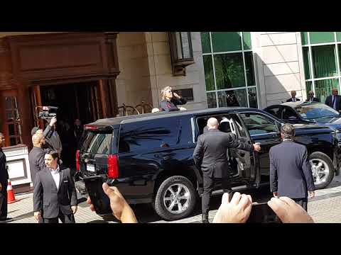 Video Paul McCartney leaving hotel in Santiago Chile 2019