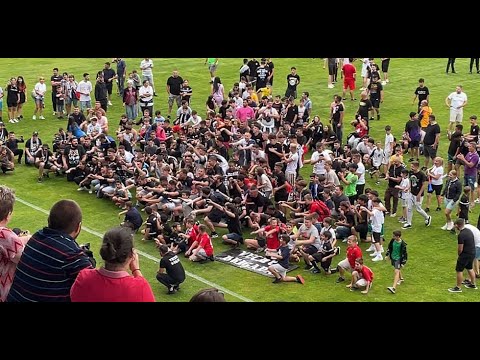 ACS Mediaș a promovat | Fanii au invadat gazonul și au sărbătorit alături de jucători | novatv.ro