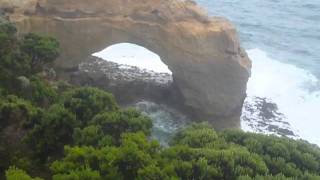 preview picture of video 'apostles natural bridge.MP4'