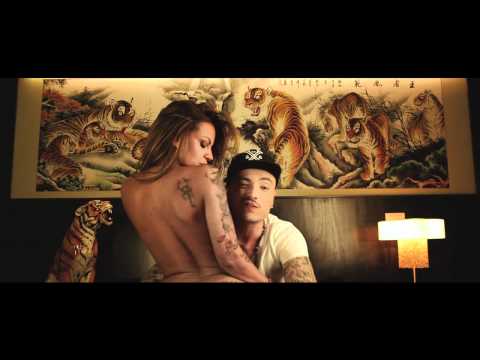 GUE' PEQUENO - GIU' IL SOFFITTO OFFICIAL VIDEO