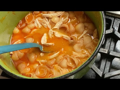 How to make sopita de conchas with chicken