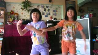 身騎白馬 Riding on a white horse by my funny grandnieces