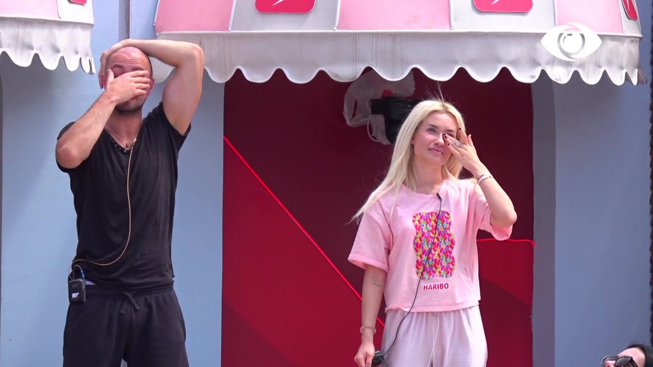 Deamishel përlotet, banorët shijojnë spektaklin e balonave që mbajnë emrat e tyre