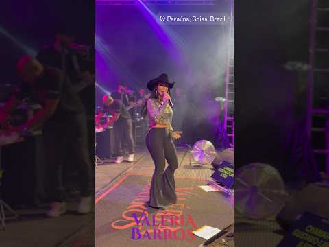 @valeriabarrosoficial canta “Em cima de outro” show em Paraúna/GO #valeriabarros