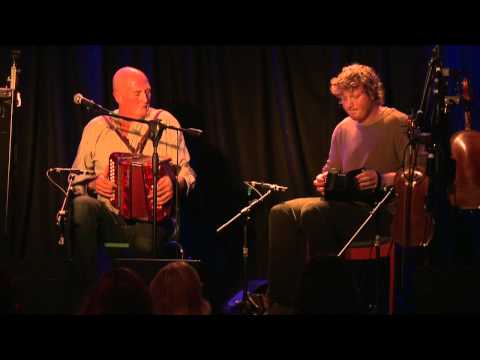 Breanndán & Cormac Ó Beaglaíoch - Traditional Irish Music from LiveTrad.com