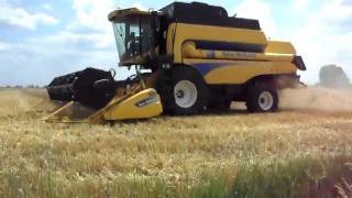 preview picture of video 'moisson harvest 2011 battage new holland csx 7070 Vieux Berquin'