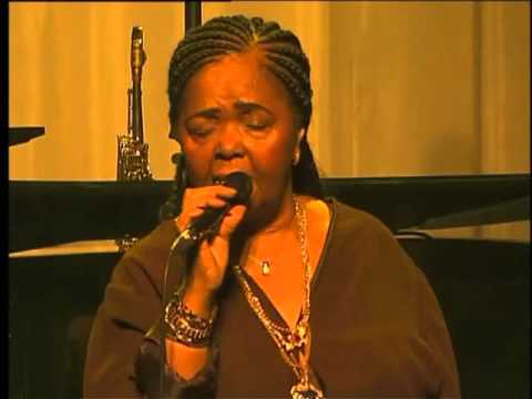 Cesaria Evora - Live at Lisbon Coliseu