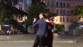 Video thumbnail for Elise Barbot y Roque Bravo - Milonga Callejera Toulouse - Ella es así / Donato