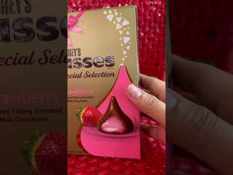 Hershey's Kisses Strawberry #chocolate #asmrsounds #sweets #strawberryflavor