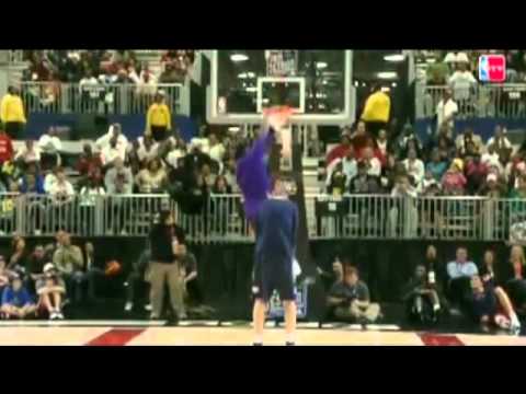 Dar Tucker enflamme Bercy