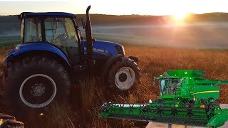 Tratores na rodovia e colheitadeira John Deere