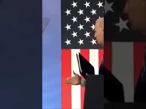 Байден пожал руку пустоте. С воображаемыми друзьями тоже нужно прощаться