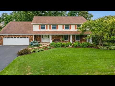 5N336 Sundance Ct, St Charles, IL Presented by The Kombrink Team.