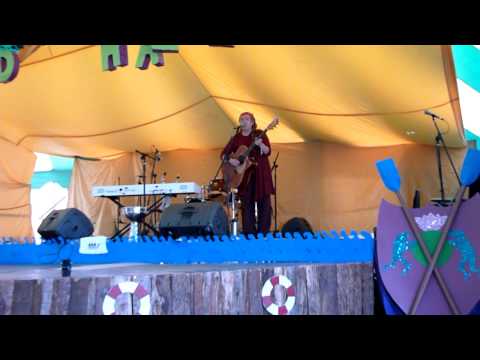 Tami Gosnell performs 'Whipping Post' at Glastonbury Festival 2013 (2/2)